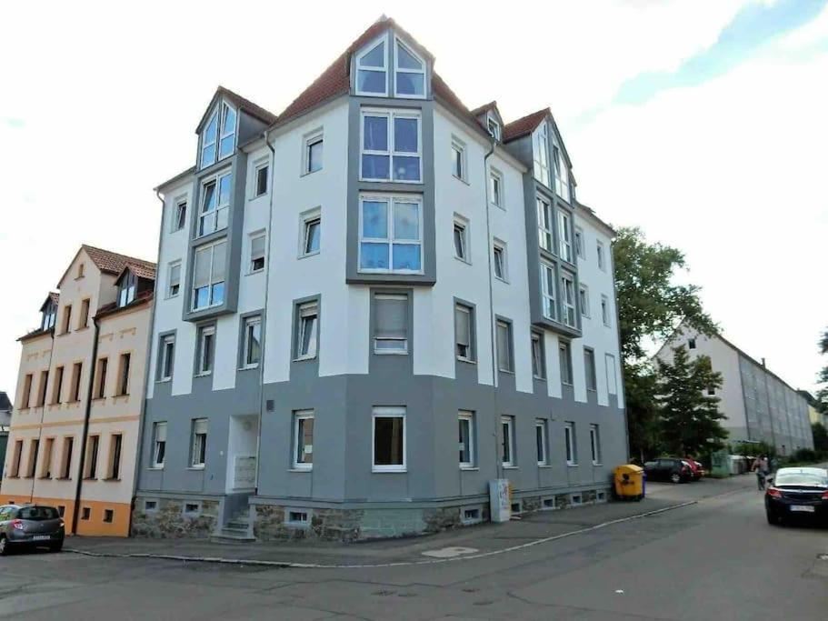 Stilvolle Ferienwohnung Mit Stellplatz Wlan Free Netflix Naehe Bahnhof Zwickau Exterior photo