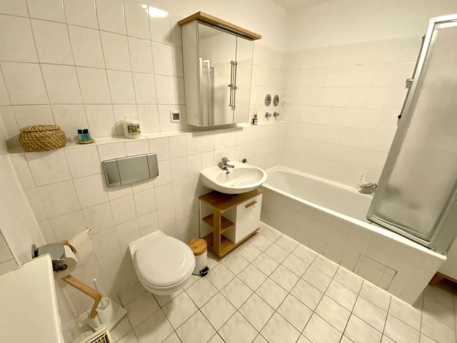 Stilvolle Ferienwohnung Mit Stellplatz Wlan Free Netflix Naehe Bahnhof Zwickau Exterior photo
